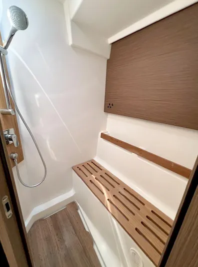 Circe Yacht Photos Pics 2022 Beneteau Oceanis Yacht 54 - Head