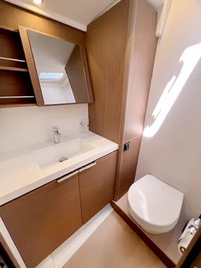 Circe Yacht Photos Pics 2022 Beneteau Oceanis Yacht 54 - Head