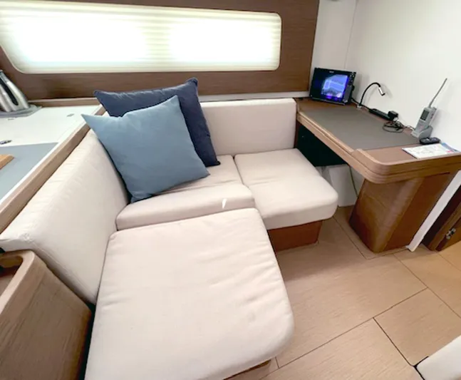 Circe Yacht Photos Pics 2022 Beneteau Oceanis Yacht 54 - Bench seats