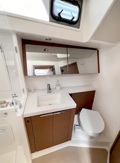 Circe Yacht Photos Pics 2022 Beneteau Oceanis Yacht 54 - Head