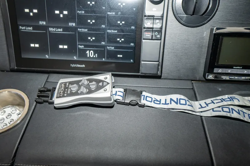  Yacht Photos Pics Control panel of 2017 Sea Ray Sundancer 460 yacht with digital display and remote.