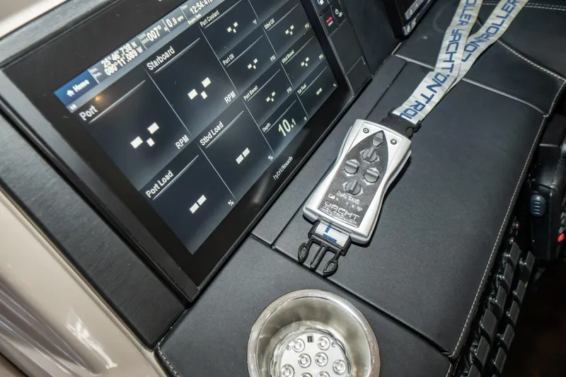  Yacht Photos Pics 2017 Sea Ray Sundancer 460 dashboard with control panel and remote.