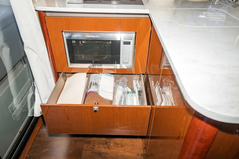  Yacht Photos Pics 2017 Sea Ray Sundancer 460 kitchen with microwave and open storage drawers.