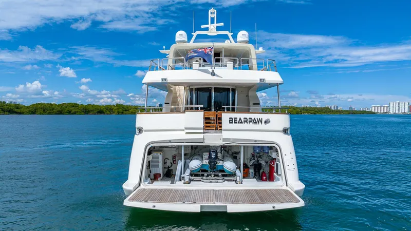 100 Azimut Jumbo Yacht Photos Pics 