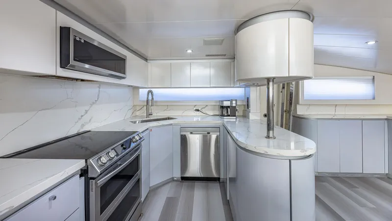 100 Azimut Jumbo Yacht Photos Pics 