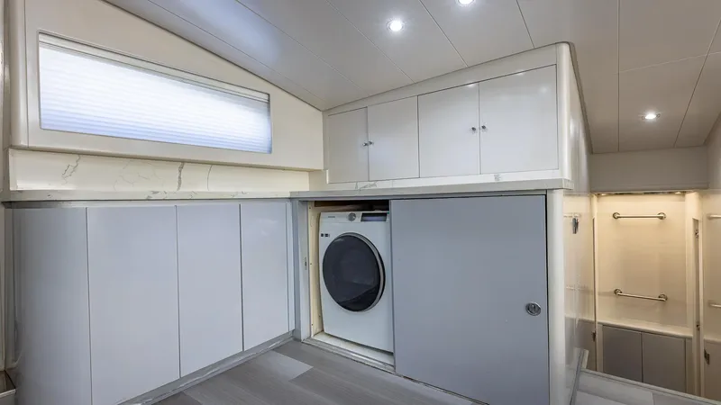 100 Azimut Jumbo Yacht Photos Pics 