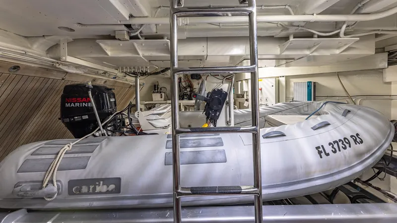 100 Azimut Jumbo Yacht Photos Pics 