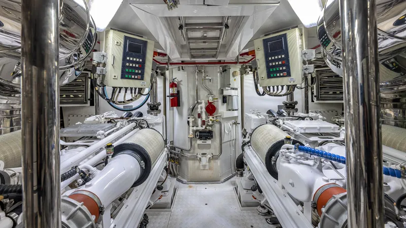 100 Azimut Jumbo Yacht Photos Pics 