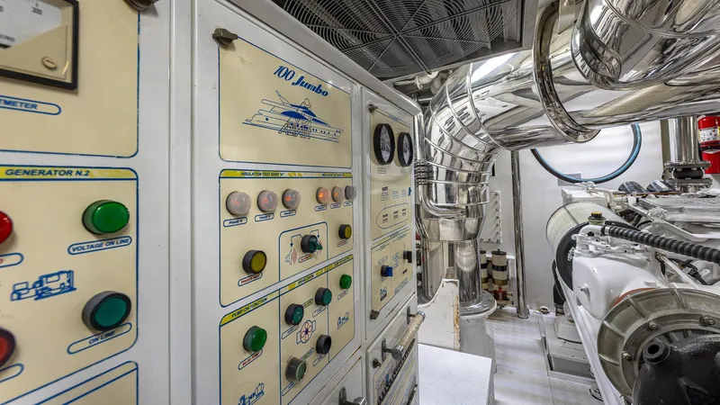 100 Azimut Jumbo Yacht Photos Pics 