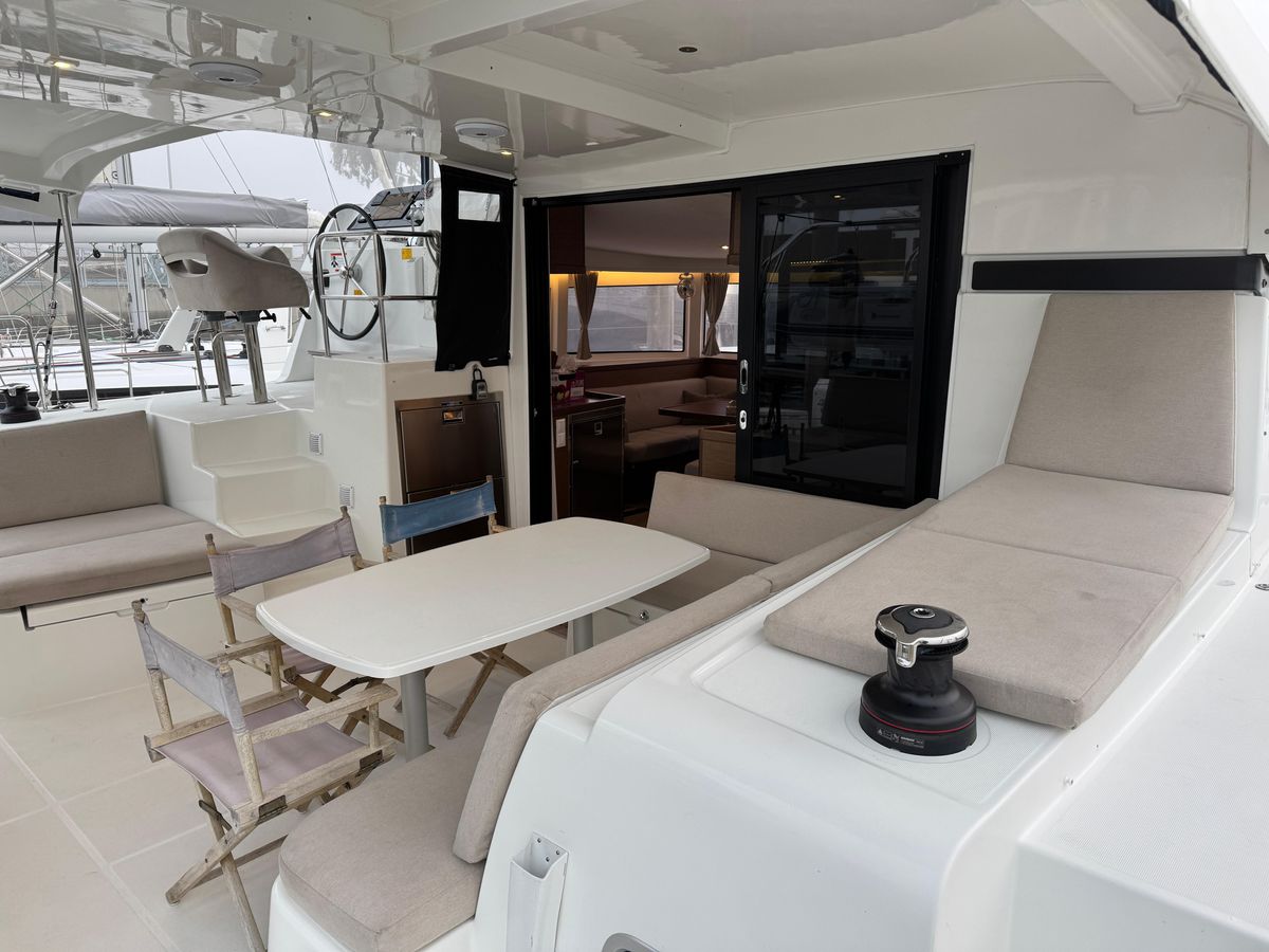 2022 Lagoon 42 