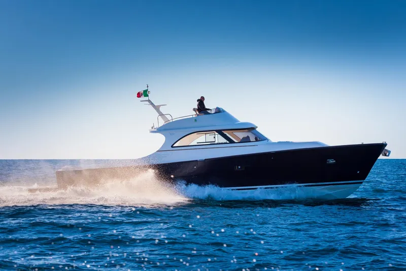51 Fly Yacht Photos Pics 