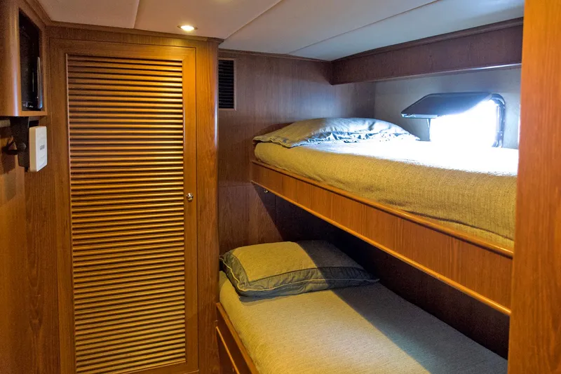 Bravo! Yacht Photos Pics Cozy cabin with bunk beds in 2012 Outer Reef Yachts 700 Motoryacht.