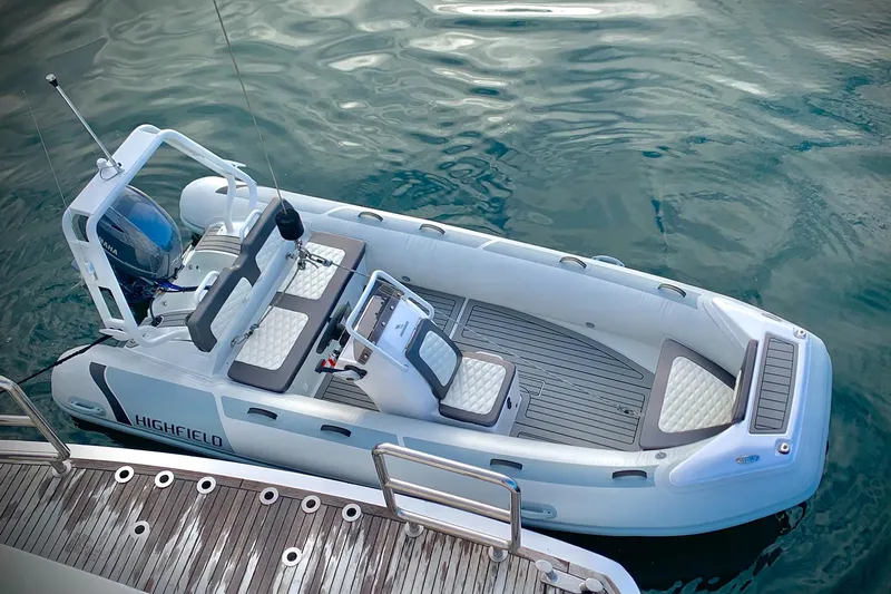 Bravo! Yacht Photos Pics 