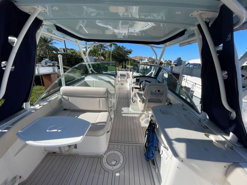 2019 Boston Whaler 270 Vantage