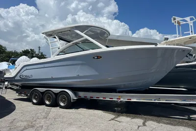 Robalo R317 Dual Console