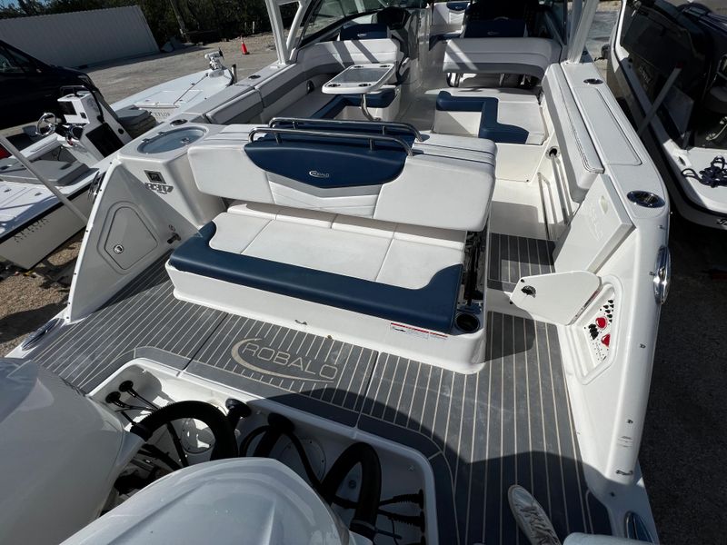 2021 Robalo R317