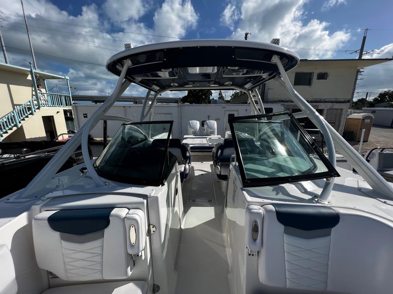 2021 Robalo R317