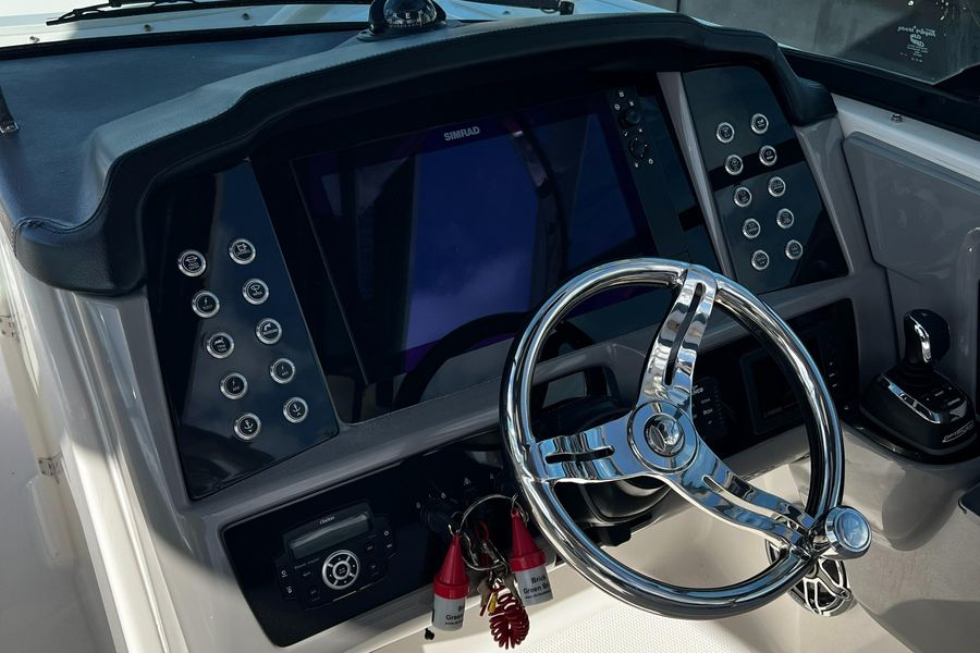 2021 Robalo R317