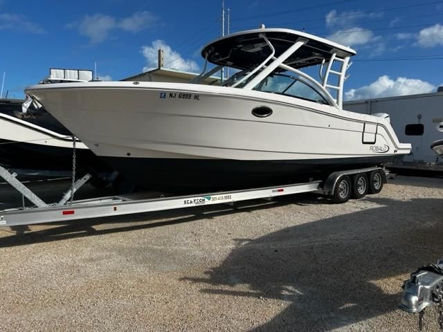 2021 Robalo R317