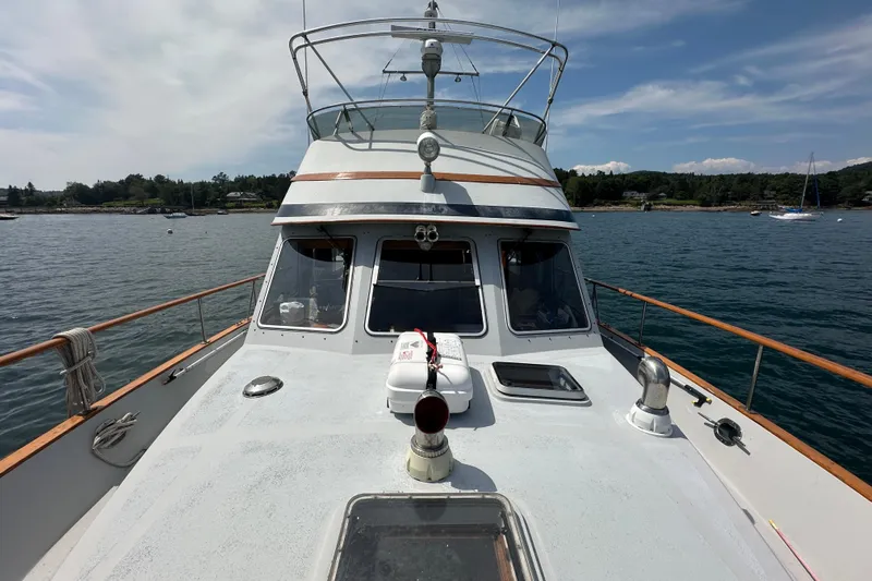  Yacht Photos Pics 1987 Albin North Sea Trawler on calm waters, showcasing deck and cabin under clear skies.