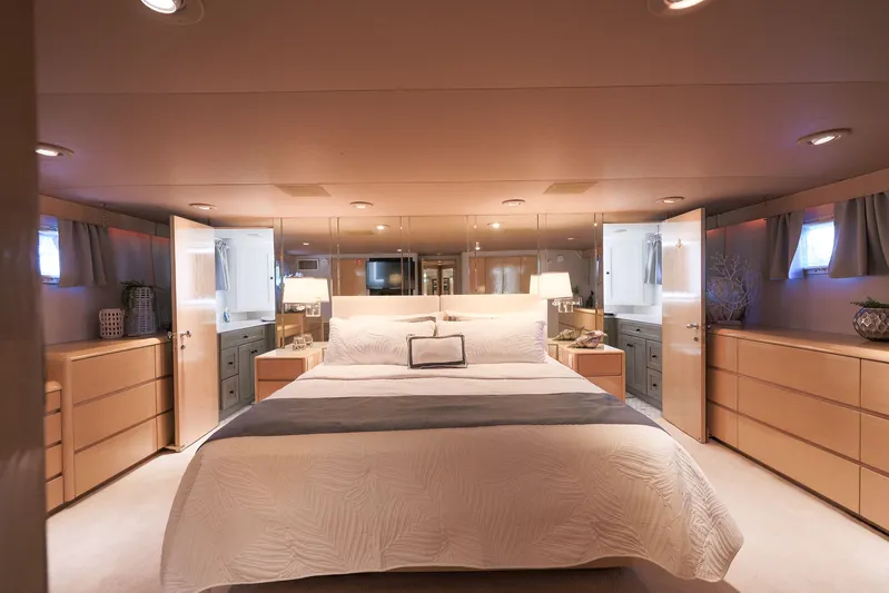 La Vida Yacht Photos Pics 