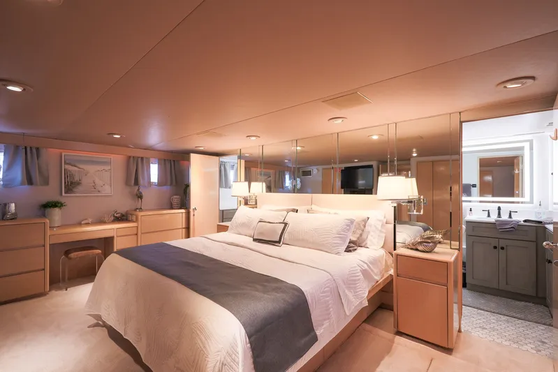 La Vida Yacht Photos Pics 