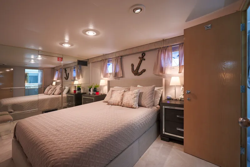 La Vida Yacht Photos Pics 