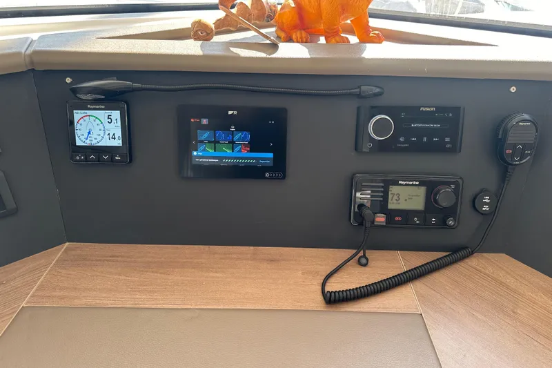  Yacht Photos Pics Control panel of 2022 Bali 4.6 OPEN SPACE boat with navigation and communication devices.
