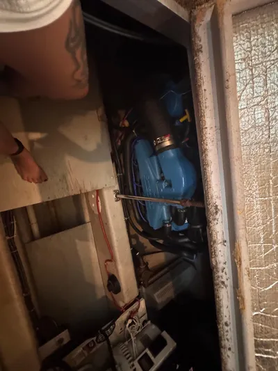  Yacht Photos Pics Engine compartment of a 1998 Carver 405 Aft Cabin boat, showing blue engine and wiring.