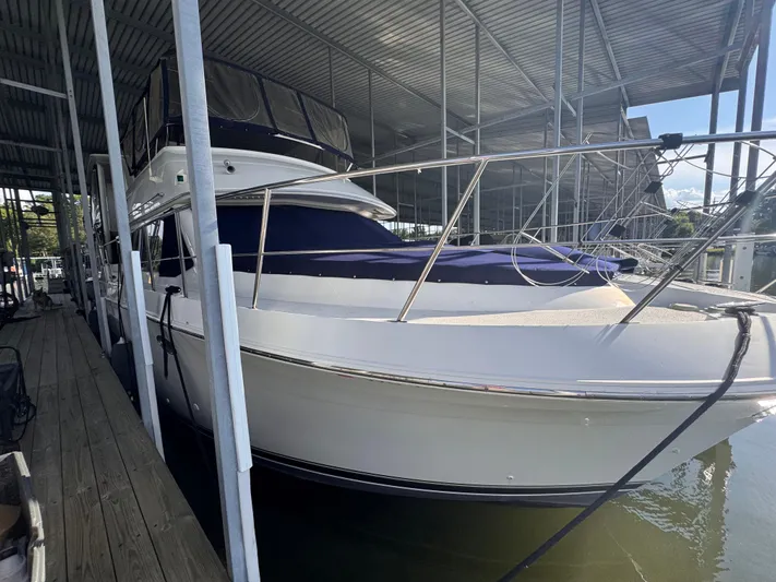  Yacht Photos Pics 1998 Carver 405 Aft Cabin yacht docked in a covered marina.