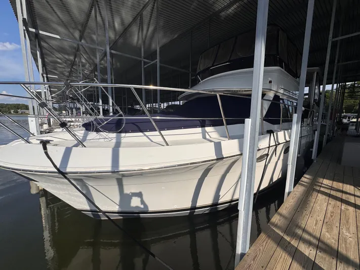  Yacht Photos Pics 1998 Carver 405 Aft Cabin yacht docked under covered marina.