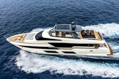 Ferretti Yachts 920