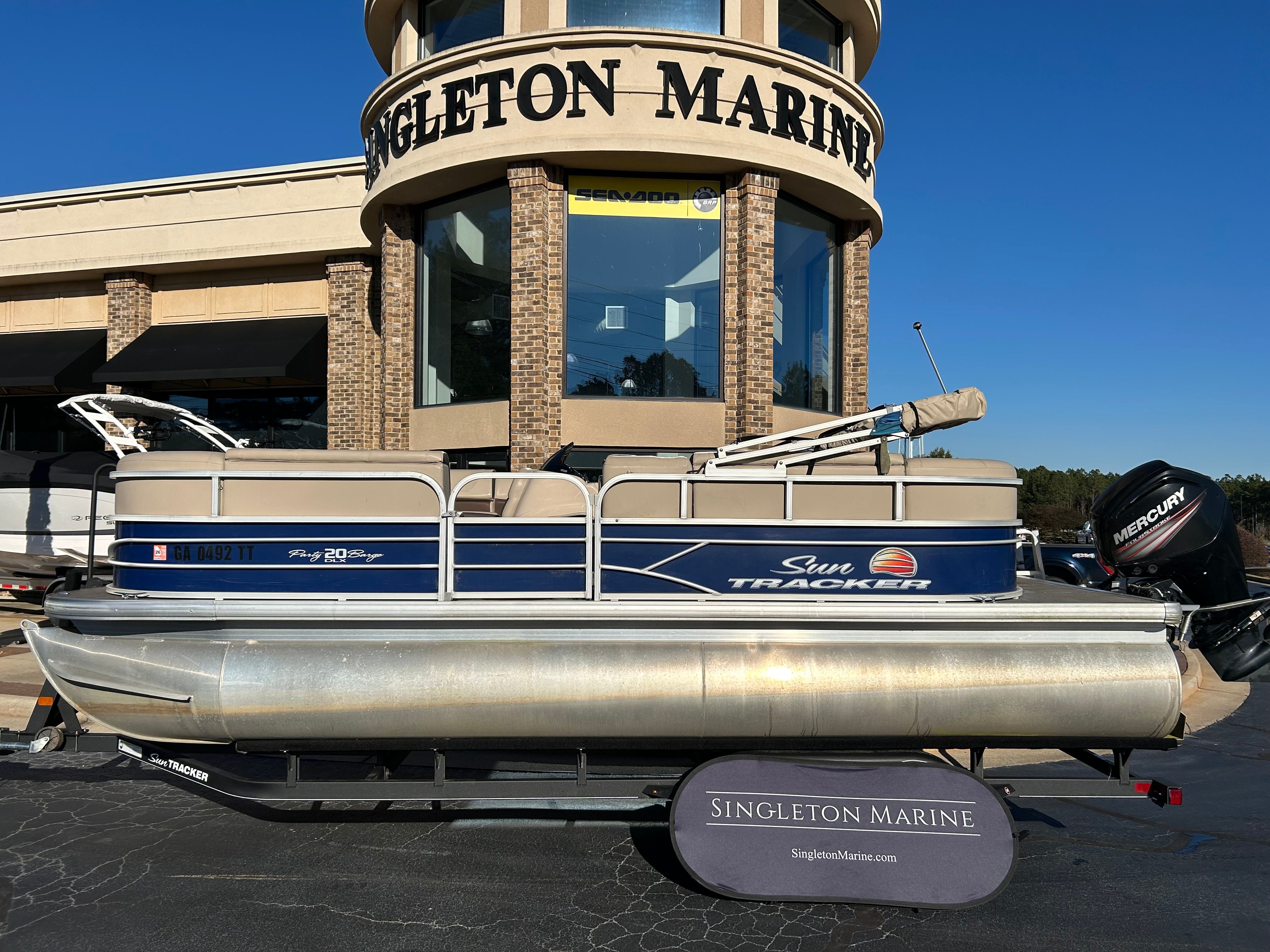 Tracker Party Barge 20 DLX