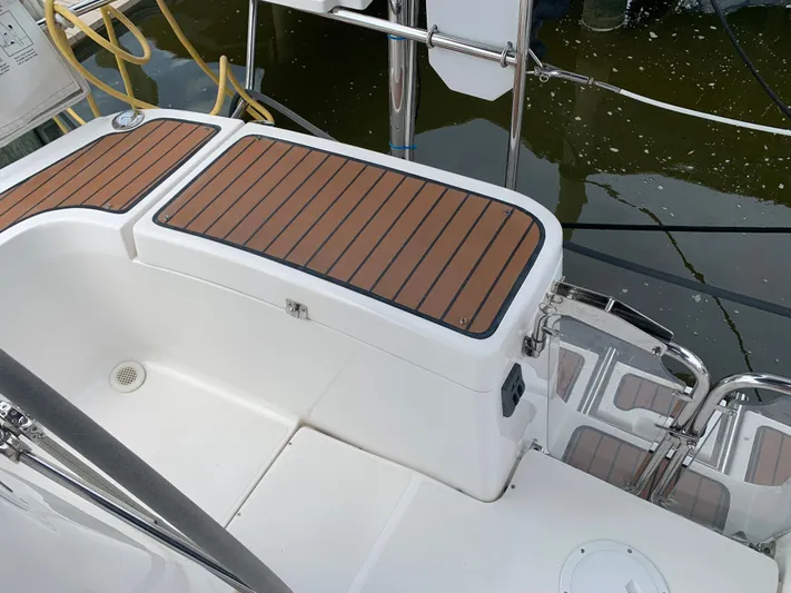 Flote About Yacht Photos Pics 