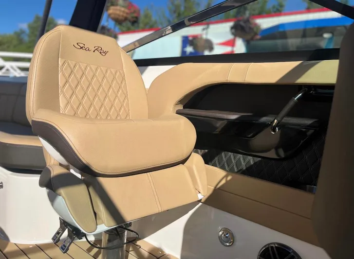  Yacht Photos Pics Luxurious tan seating on 2022 Sea Ray SLX 280 boat, featuring elegant stitching and design.