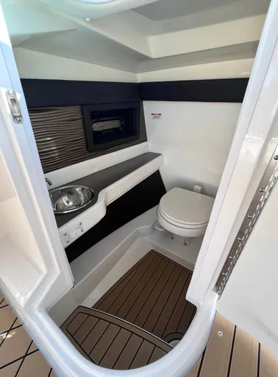  Yacht Photos Pics Interior of 2022 Sea Ray SLX 280 boat bathroom with sink and toilet.