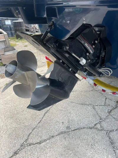  Yacht Photos Pics 2022 Sea Ray SLX 280 boat propeller and drive system on concrete surface.