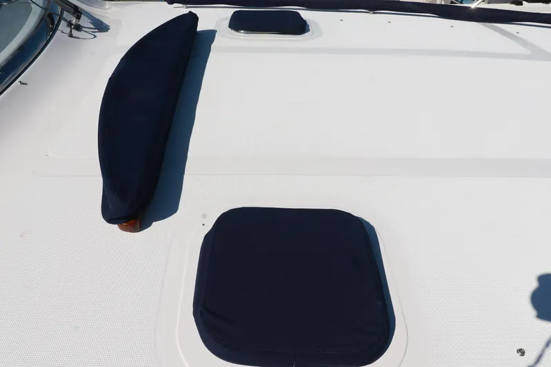 Aphrodite Yacht Photos Pics 2004 Chris-Craft Roamer 40 yacht deck with navy cushions.