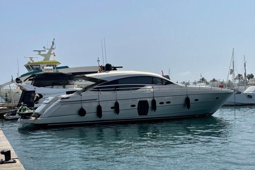 2010 Pershing 64