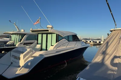 Tiara Yachts 39 Coupe