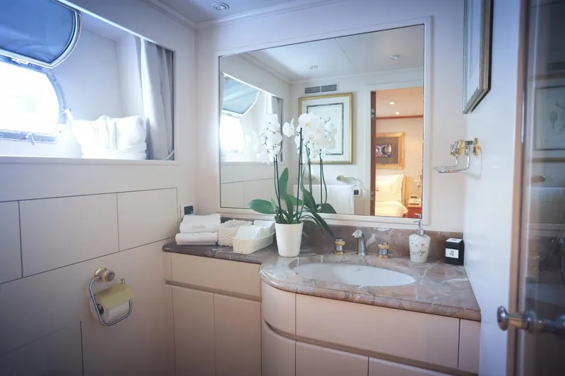 Lunasea Yacht Photos Pics 