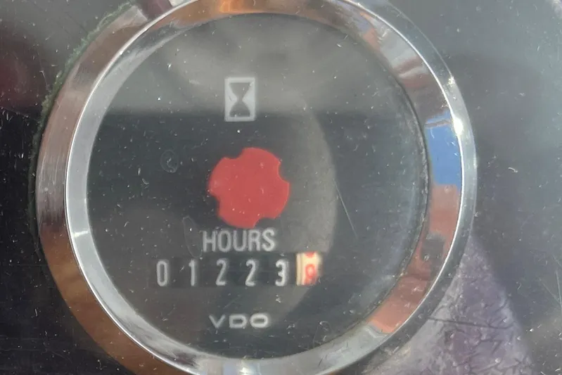 Charmer Yacht Photos Pics Hour meter on a 1985 Rybovich Walkaround boat showing 1223 hours.