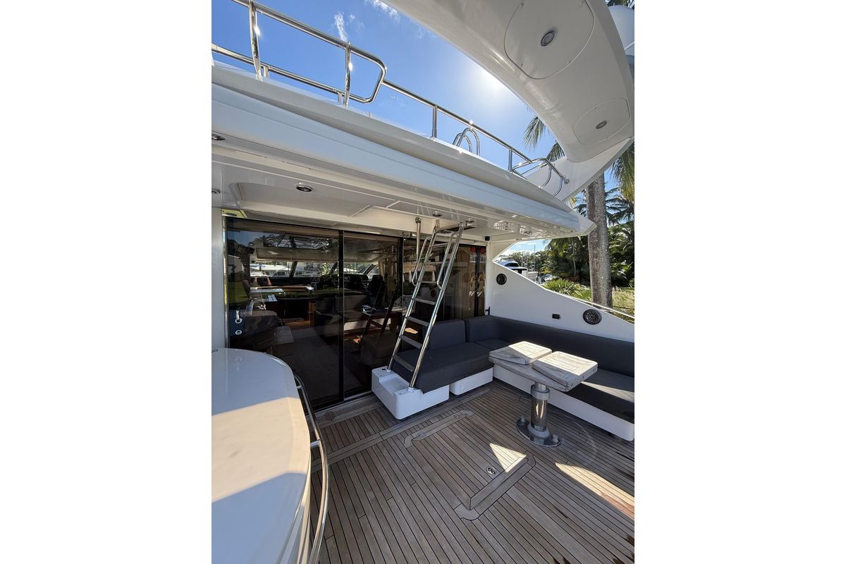 2012 Sunseeker 74 