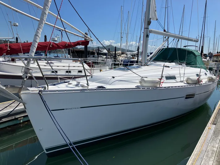 Egret Yacht Photos Pics 2001 Beneteau Oceanis Clipper 361 sailboat docked in a marina under clear skies.