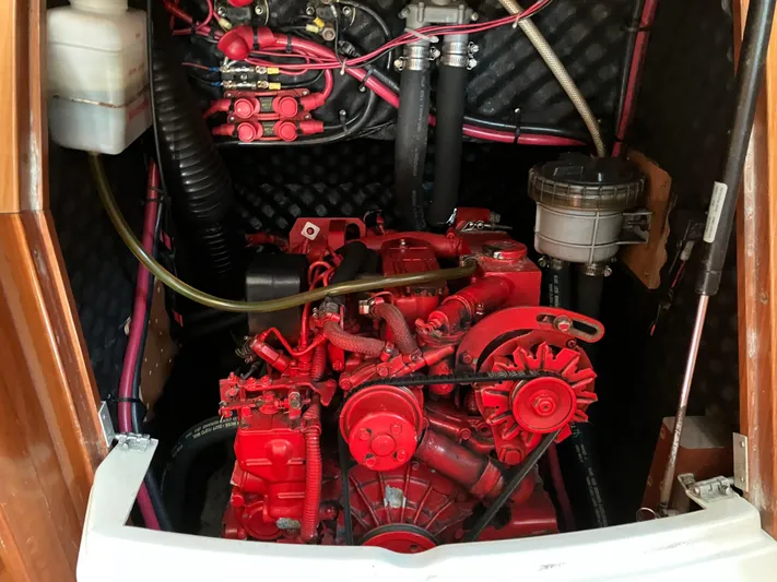 Egret Yacht Photos Pics Engine compartment of a 2001 Beneteau Oceanis Clipper 361 sailboat.