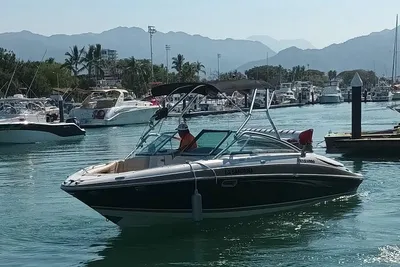 Four Winns H240