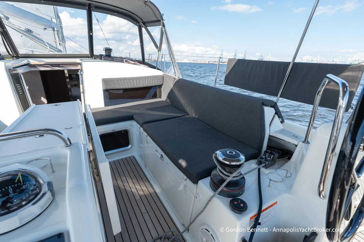2022 Jeanneau 43 