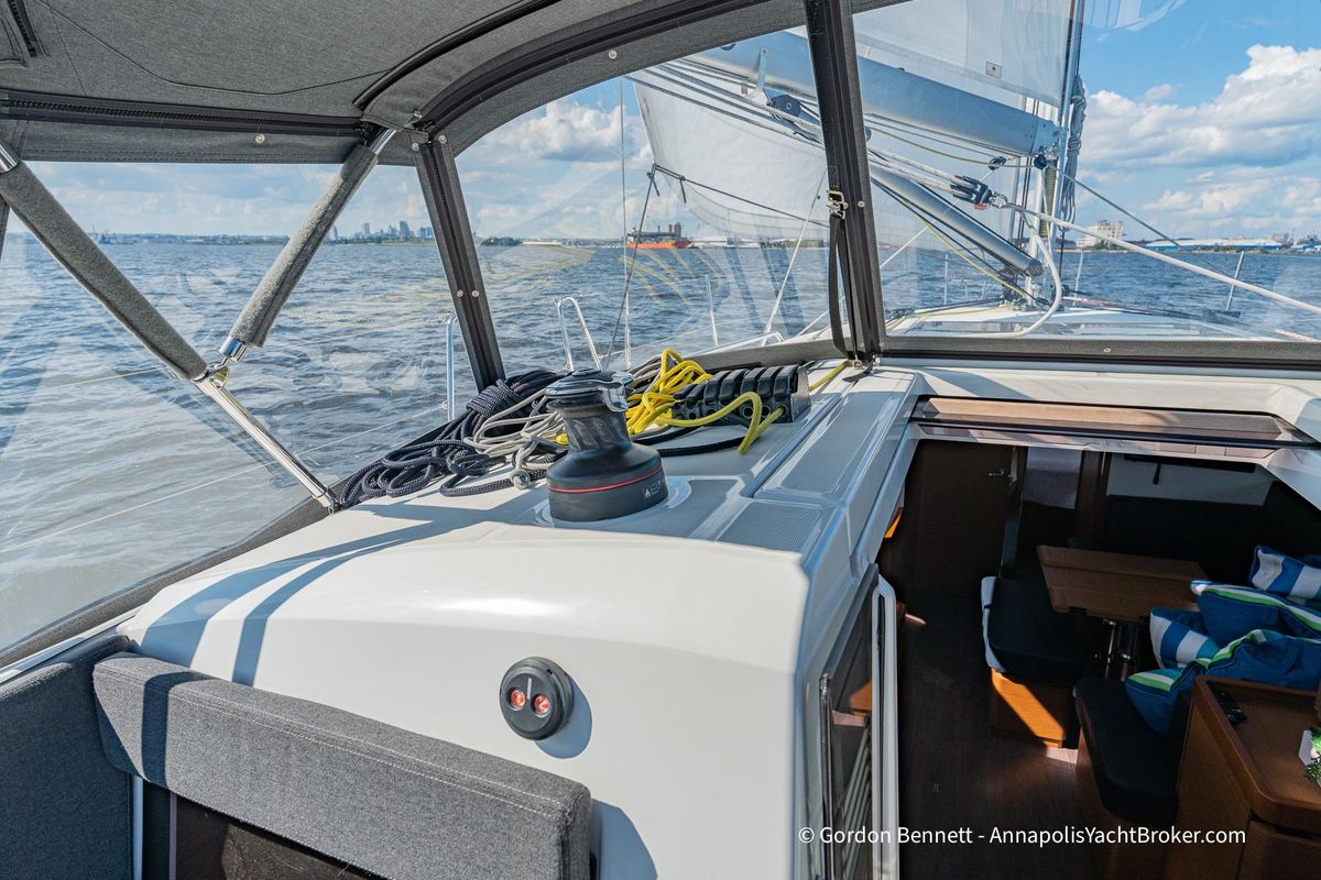 2022 Jeanneau 43 