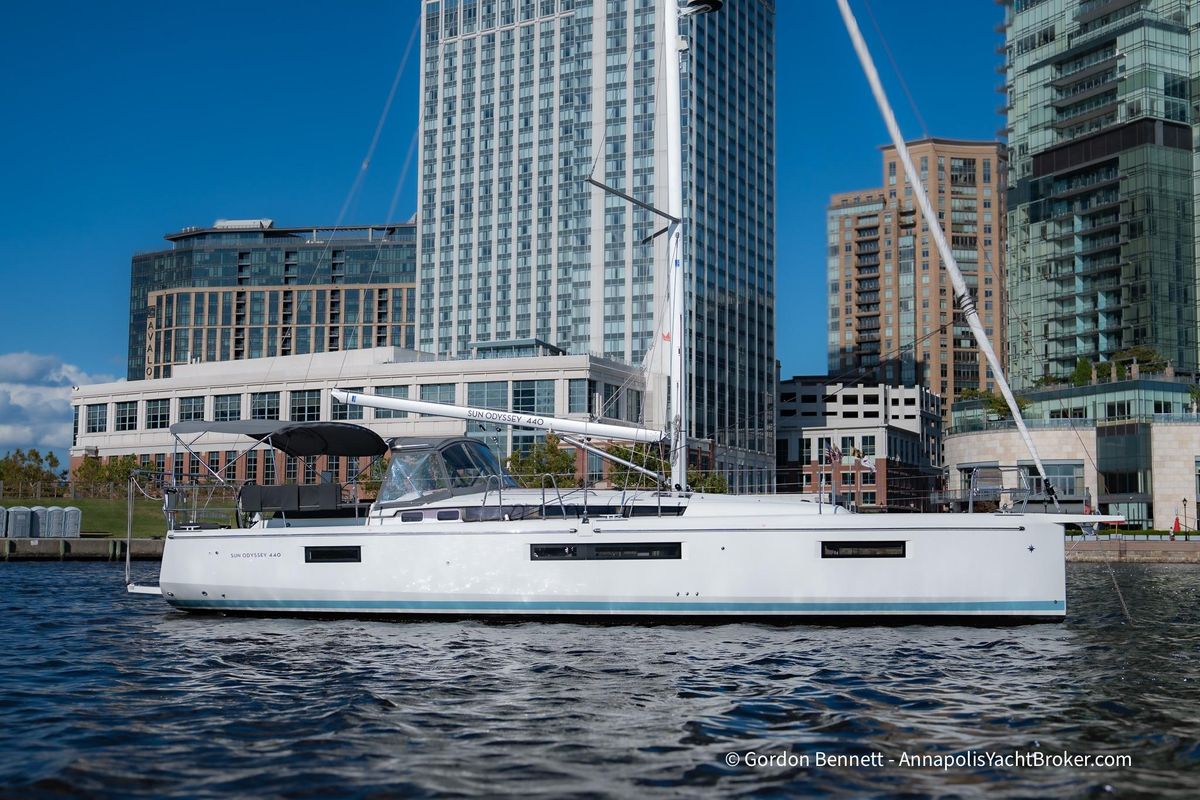 2022 Jeanneau 43 