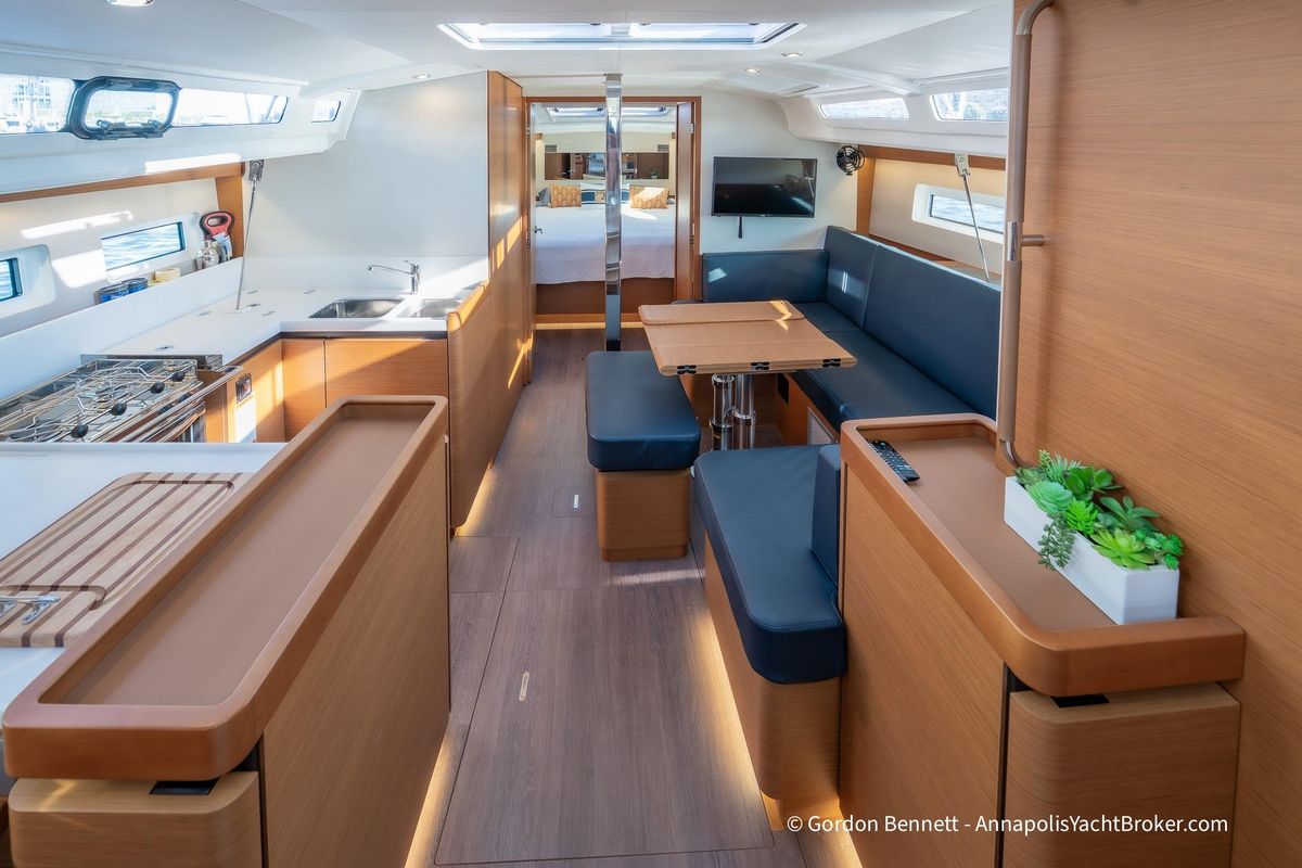 2022 Jeanneau 43 
